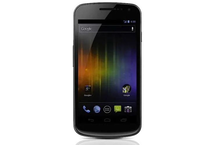 Galaxy Nexus é o primeiro smartphone do mundo a receber a nova versão do sistema operacional Android, chamada de Ice Cream Sandwich (Divulgação)