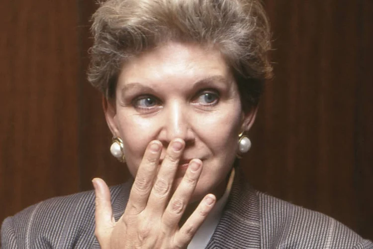 
	Marta Suplicy: candidata do PMDB foi o principal alvo dos advers&aacute;rios em debate
 (Marta Matarazzo Suplicy no Congresso Nacional em 1995: em sua primeira empreitada política/Divulgação)