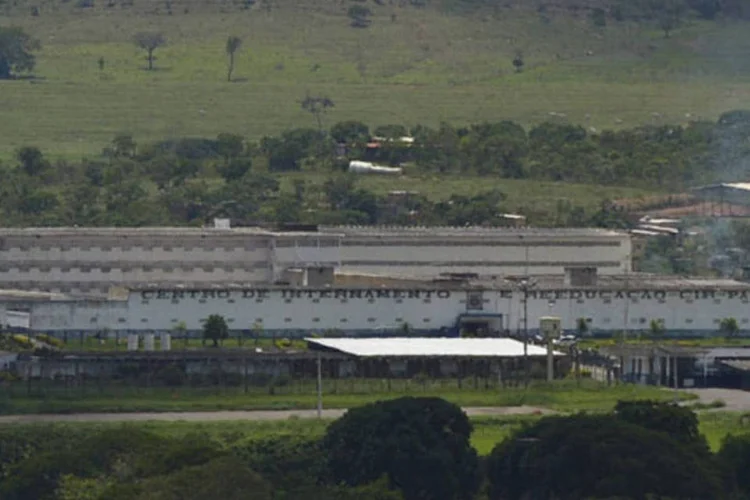 
	Complexo penitenci&aacute;rio da Papuda, no Distrito Federal: ministro Marco Aur&eacute;lio Mello afirmou hoje que uma pris&atilde;o &eacute; &quot;uma panela de press&atilde;o&quot;
 (Marcello Casal Jr/Agência Brasil)