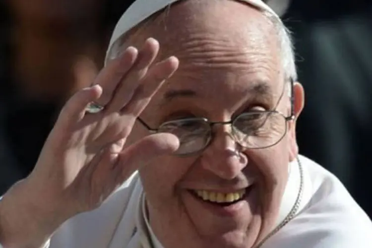 
	Papa Francisco: &quot;devemos fazer muito pelo bem dos mais pobres, dos fracos, e dos que est&atilde;o sofrendo, favorecer a justi&ccedil;a, promover a reconcilia&ccedil;&atilde;o e construir a paz&quot;, disse.
 (AFP)