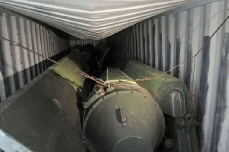 Material bélico encontrado em um navio norte-coreano retido no Panamá (AFP)
