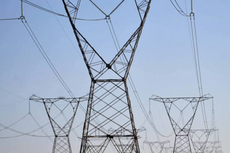 
	Linhas de transmiss&atilde;o de energia: leil&atilde;o de hoje contratou energia de usinas que somam 3.507 megawatts (MW) de pot&ecirc;ncia instalada
 (Marcello Casal Jr/ABr)