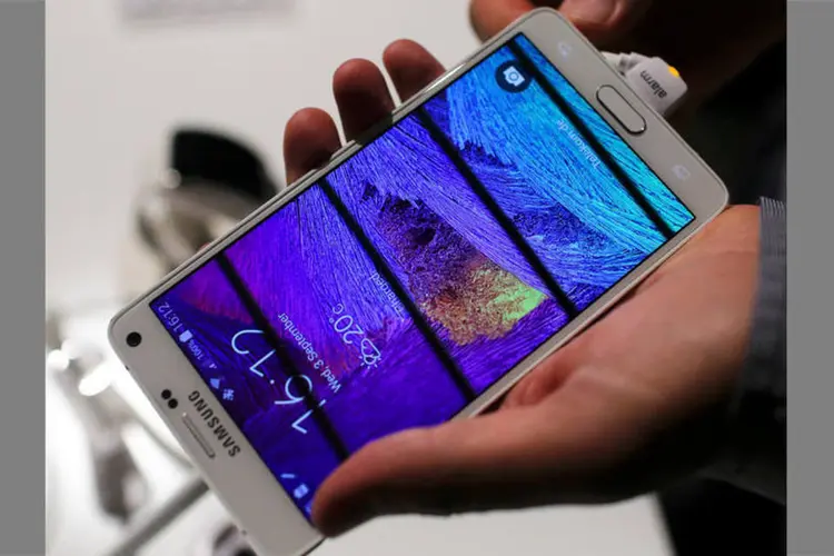 Samsung Note 4: modelo possui um nítido display de 5,7 polegadas em uma armação de metal (Hannibal Hanschke/Reuters)