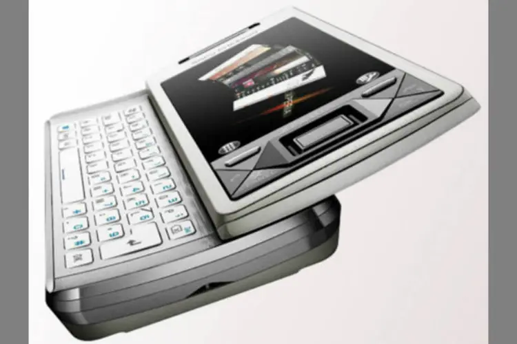 Sony Ericsson Xperia X1, com Windows Phone, lançado em 2009: além da Sony, outras empresas se interessam em lançar dispositivos com sistema da Microsoft (Reprodução)