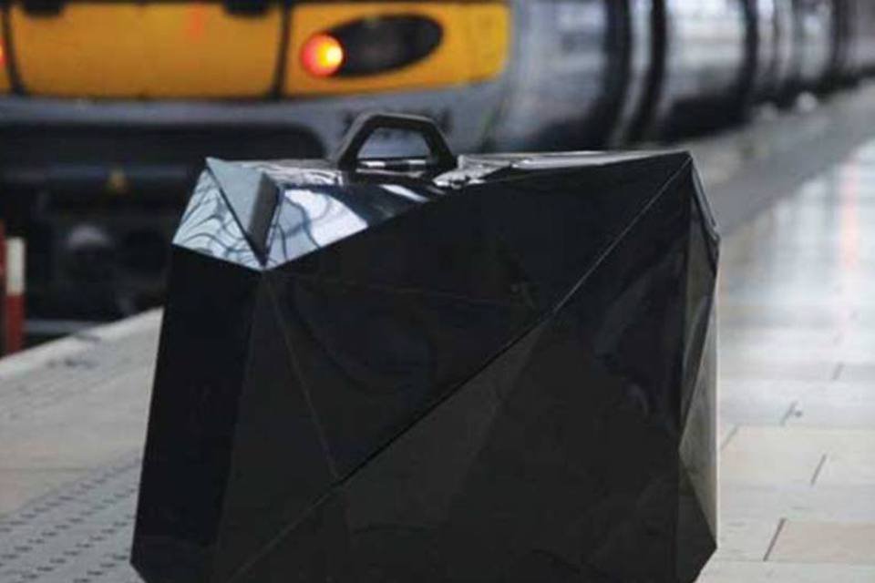 Orishiki, uma mala inspirada em origami e feita para homens de negócio