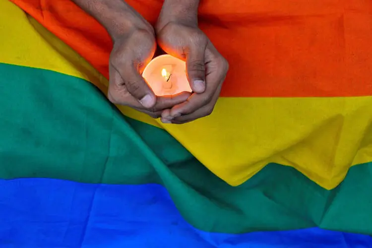 
	Homenagem para as v&iacute;timas de massacre em boate gay em Orlando
 (Abhishek N.Cinnappa / Reuters)