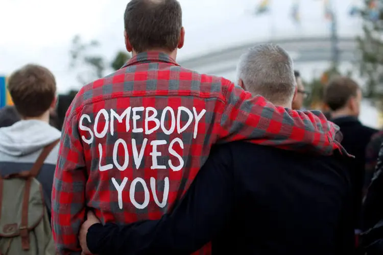 
	Homenagem para as v&iacute;timas de massacre em boate gay em Orlando
 (Stephen Lam / Reuters)