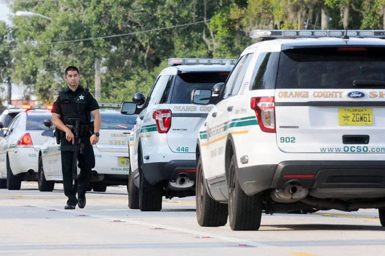 Policial em Orlando: pelo menos 50 pessoas morreram antes de o atirador suspeito ser morto a tiros pela polícia (Getty Images/Gerardo Mora)