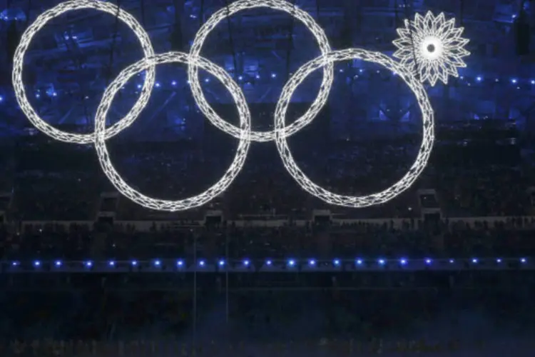 Os anéis olímpicos na cerimônia de abertura das Olimpíadas de Inverno em Sochi (Phil Noble/Reuters/Reuters)