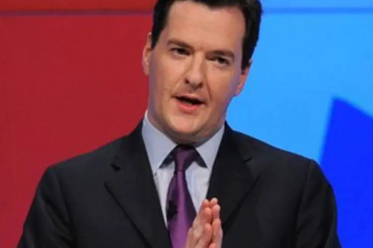 O ministro britânico das Finanças, George Osborne: "eles têm que sair e consertar o telhado, mesmo que já esteja chovendo a cântaros" (Andrew Yates/AFP)