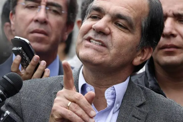 Oscar Iván Zuluaga: canal de TV disse na quarta-feira à noite ter sido contatado no mês passado por Luis Alfonso Hoyos, o chefe de campanha (John Vizcaino/Reuters)