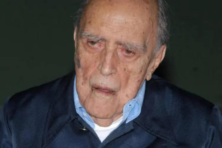 
	Oscar Niemeyer: Niemeyer est&aacute; l&uacute;cido e continua fazendo fisioterapia respirat&oacute;ria, segundo o m&eacute;dico
 (Valter Campanato/ABr)
