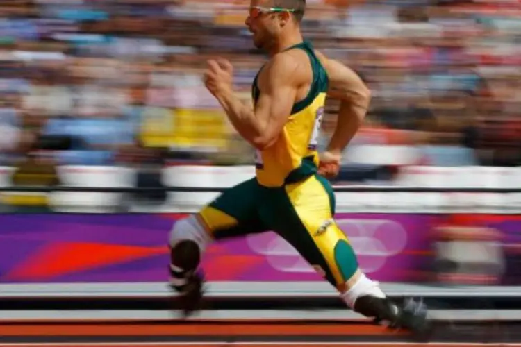 
	Oscar Pistorius: corredor &eacute; conhecido como &quot;Blade Runner&quot; devido &agrave;s pr&oacute;teses que usa para correr no lugar das pernas que foram amputadas
 (Phil Noble/Reuters)