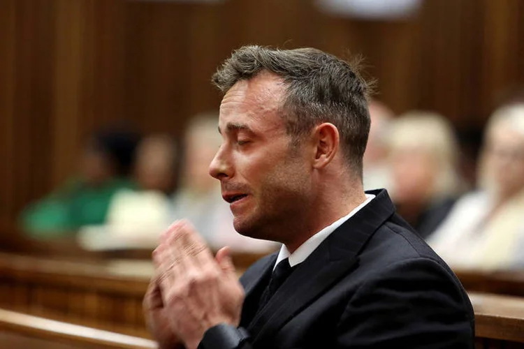 
	Pistorius: o esportista matou sua namorada com quatro tiros atrav&eacute;s da porta do banheiro de sua casa de Pret&oacute;ria, na madrugada de 14 de fevereiro de 2013
 (Alon Skuy / Reuters)