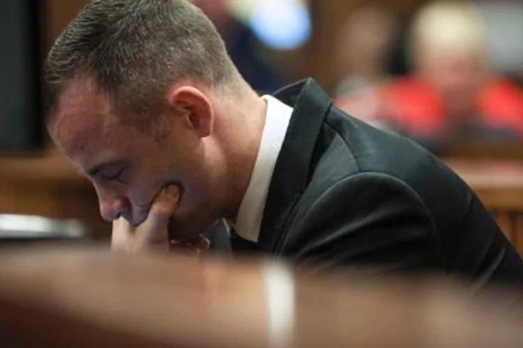 
	Atleta paral&iacute;mpico sul-africano Oscar Pistorius no tribunal de Pret&oacute;ria
 (IHSAAN HAFFEJEE/AFP)