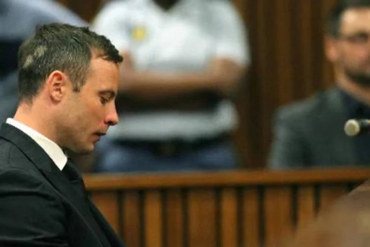 
	Oscar Pistorius: &quot;Esta pena de seis anos &eacute; escandalosamente clemente e impr&oacute;pria&quot;, argumentou na apela&ccedil;&atilde;o
 (Themba Hadebe/AFP)
