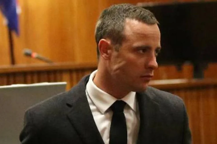 
	Pistorius: alega foi um engano, pois sofre de p&acirc;nico e confundiu namorada com um ladr&atilde;o
 (Siphiwe Sibeko/AFP)