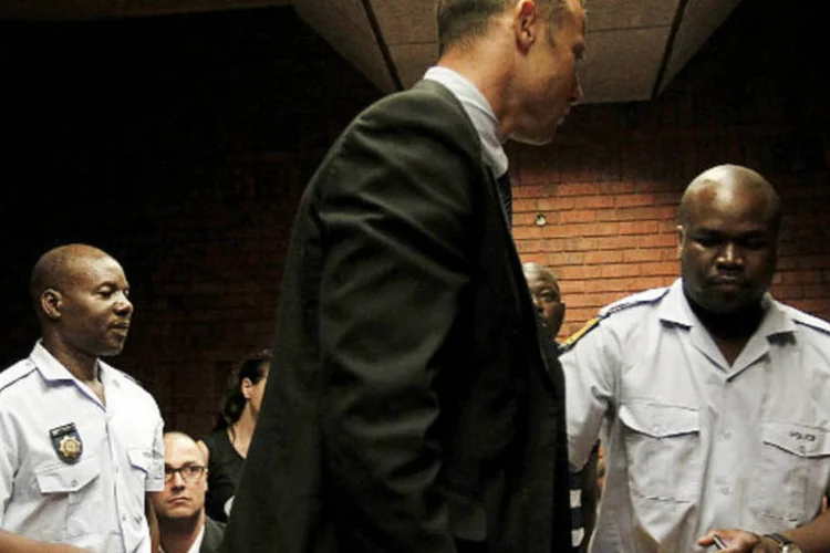 
	Oscar Pistorius&nbsp;em sua primeira audi&ecirc;ncia: o advogado de Pistorius alegou que seu cliente est&aacute;&nbsp;&quot;traumatizado&quot; (REUTERS/Siphiwe Sibeko)