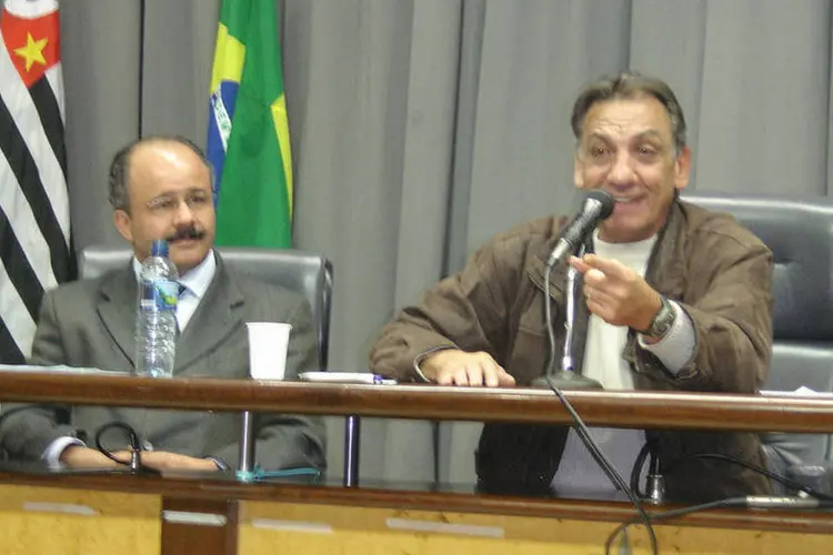 Comentarista esportivo Dr. Osmar de Oliveira participa de um debate na Câmara, em 2008 (Flickr/Creative Commons/Deputado Vicente Cândido)