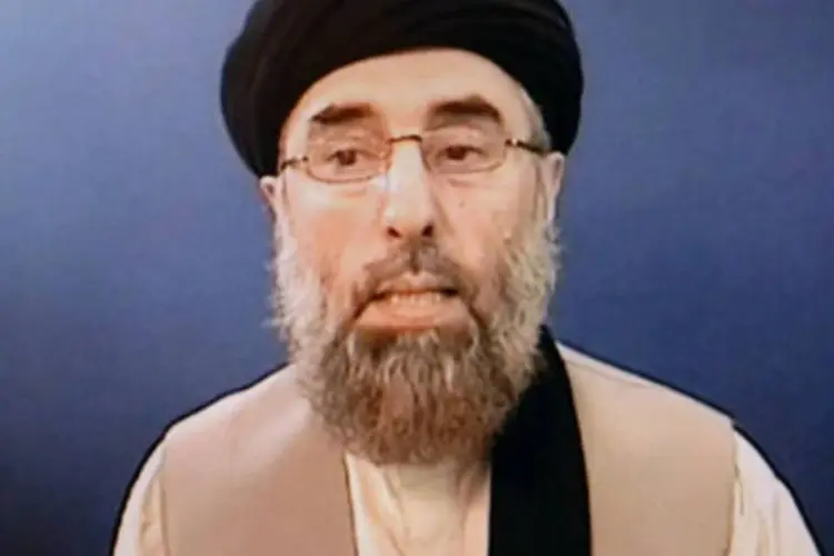 Um dos chefes da revolta afegã, Gulbudin Hekmatyar, em vídeo de maio de 2007 (©afp.com / Str)