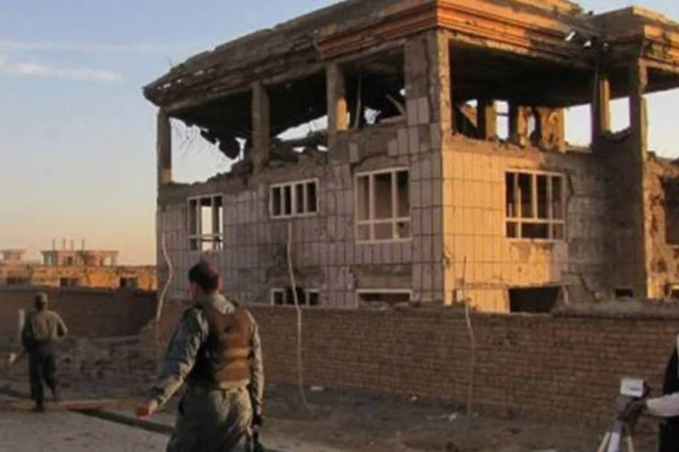 O porta-voz do governo provincial, Mahmood Haqmal, explicou à Efe que mais de 30 casas foram destruídas por causa dos tremores no distrito de Burka (Sabawoon Amarkhil/AFP)