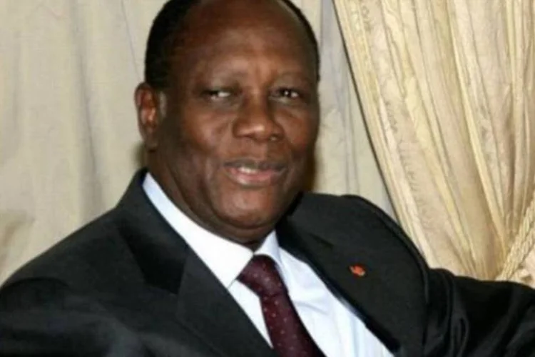 "[Laurent Gbagbo] está entrincheirado com armas pesadas e mercenários", declarou Alassane Ouattara (AFP)