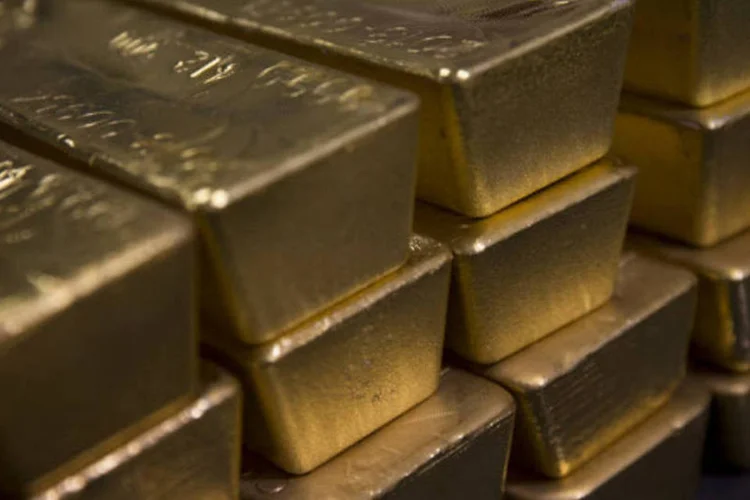 
	Barras de ouro: fortalecimento do d&oacute;lar, que torna mais caros os contratos denominados nessa moeda, tamb&eacute;m afastou investidores
 (Scott Eells/Bloomberg)
