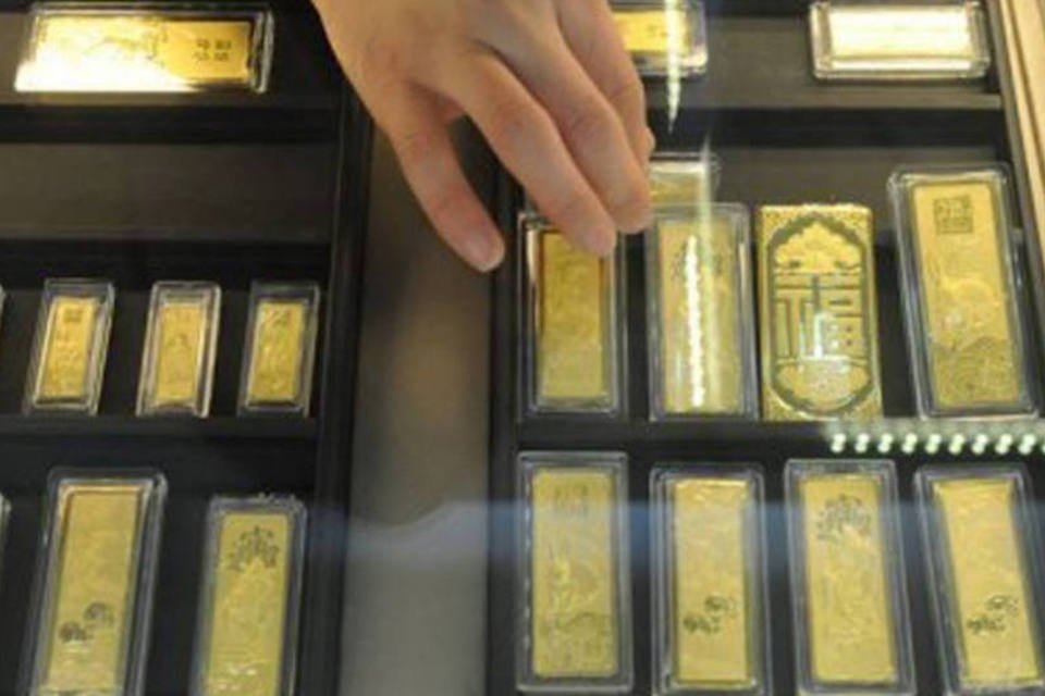 Ouro cai 1,23% e encerra abaixo de US$ 1.700