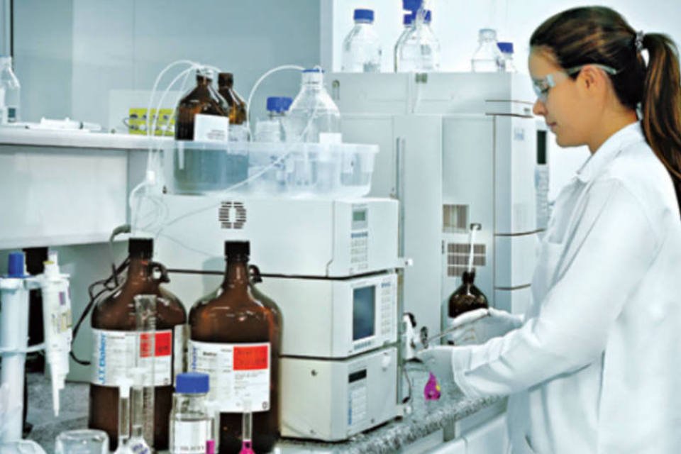 Laboratório abre no Brasil com foco em Hepatite C e AIDS