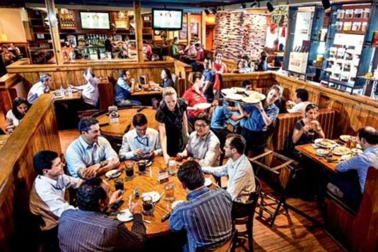 
	Restaurante do Outback em S&atilde;o Paulo: rede ampliou as suas a&ccedil;&otilde;es em marketing digital em 2012, terreno onde at&eacute; ent&atilde;o a presen&ccedil;a era t&iacute;mida
 (Germano Lüders/EXAME.com)