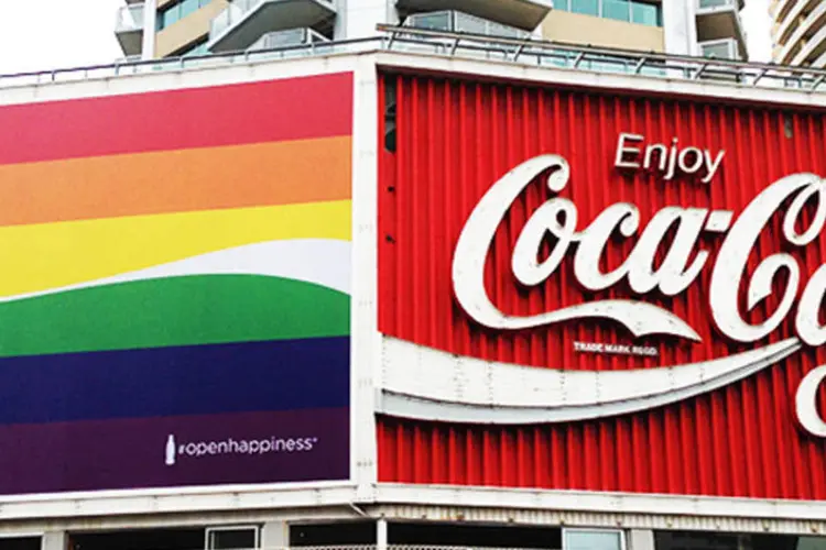 Outdoor da Coca-Cola apoiando carnaval gay: o Sydney Gay and Lesbian Mardi Gras é um evento muito tradicional em Sidney e que já está em sua 36ª edição (Reprodução/Coca-Cola)