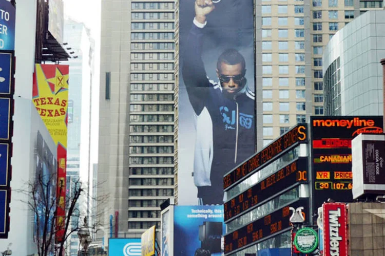Outdoors são visto na Times Square, em Nova York (Scott Gries/Getty Images)
