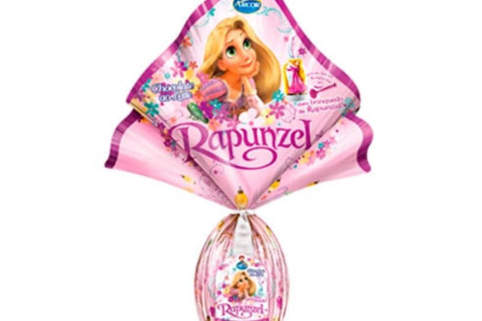
	Ovo de P&aacute;scoa Rapunzel, da Arcor: ovo da princesa da Disney tem 150g de chocolate ao leite e vem com uma boneca em miniatura da personagem
 (Divulgação)