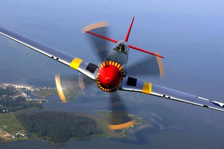 Aeronave P-51 Mustang durante show aéreo na base aérea de Langley, Estados Unidos: modelo é semelhante ao do acidente (Wikimedia Commons)
