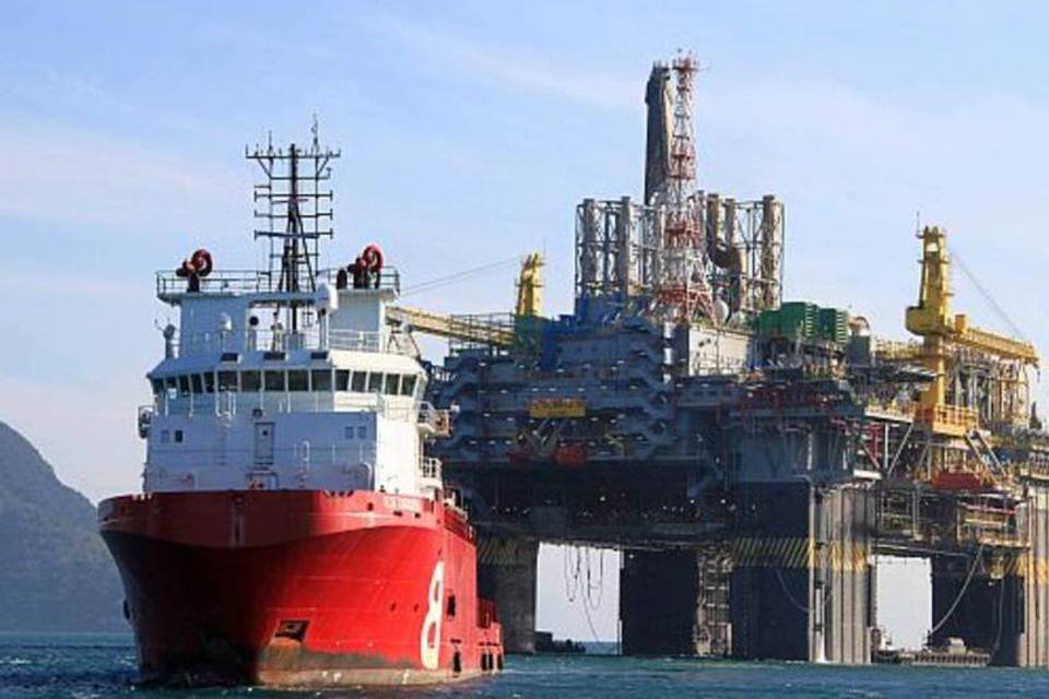 Vazamento de gás intoxica 22 em navio-plataforma da Petrobras