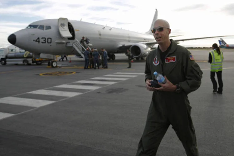 P-8 Poseidon da Marinha norte-americana: Peças avistadas há alguns dias no mar eram na verdade equipamentos de pesca e outros detritos (Jason Reed/Reuters)