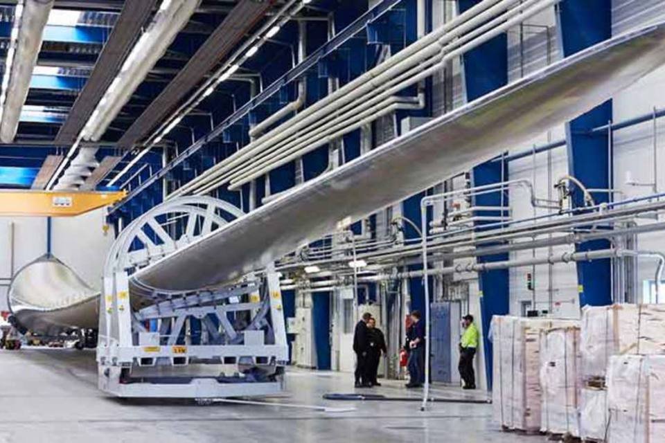 Já viu a maior hélice de turbina eólica do mundo? É gigante