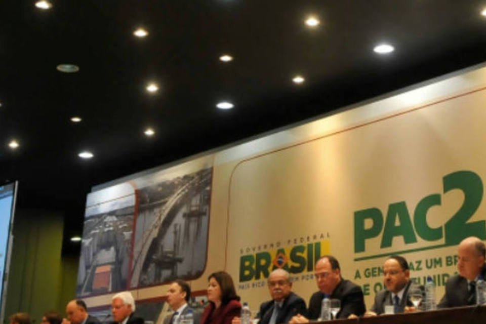 Equipe do PAC prevê "melhora limitada" na economia mundial