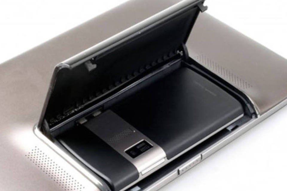 Asus apresenta híbrido de tablet e smartphone