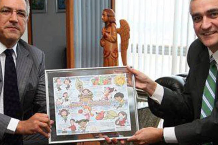 Ministério da Saúde deleta essa foto do Flickr: Padilha com o presidente do Mc Donald’s (Erasmo Salomão/Ascom/MS)