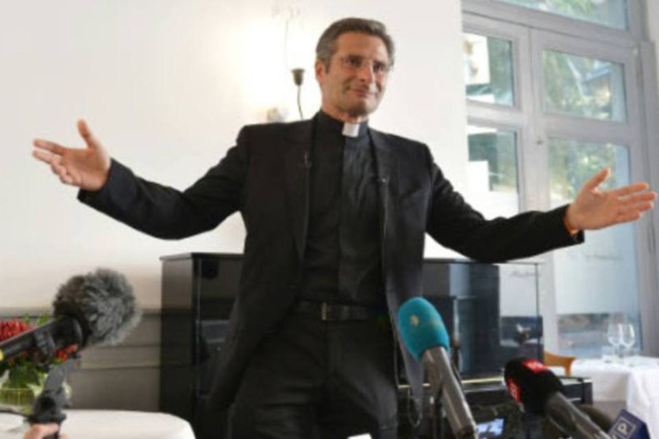 Padre denuncia que Igreja "mata psicologicamente" os gays