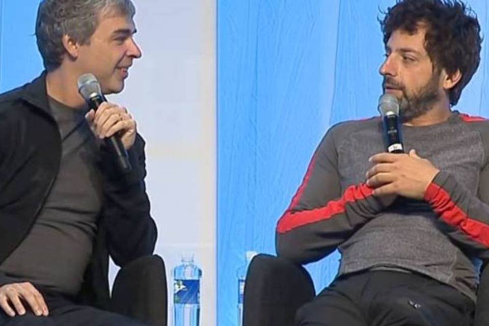 
	Larry Page e Sergey Brin, em evento: &quot;Nossa empresa funciona bem atualmente mas achamos que podemos torn&aacute;-la mais clara e mais respons&aacute;vel. Criamos ent&atilde;o uma nova sociedade chamada Alphabet&quot;, disse Page
 (Reprodução de EXAME.com)