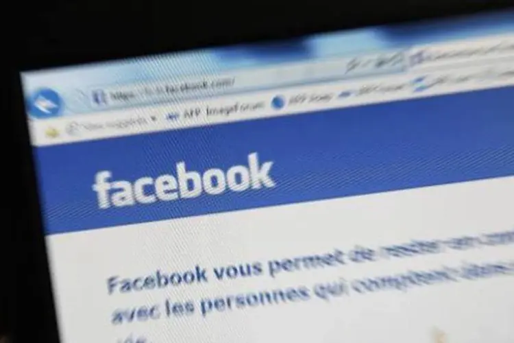 
	Facebook: competi&ccedil;&atilde;o por espectadores de v&iacute;deos abre um novo front no embate entre as duas gigantes de Internet
 (Loic Venance/AFP)