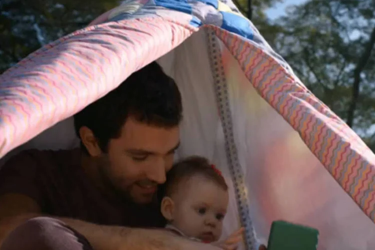 Dia dos pais em comercial de O Boticario: data costuma ser o momento em que as pessos homenageiam aqueles que, de alguma maneira, tiveram um papel paterno em suas vidas (Reprodução)
