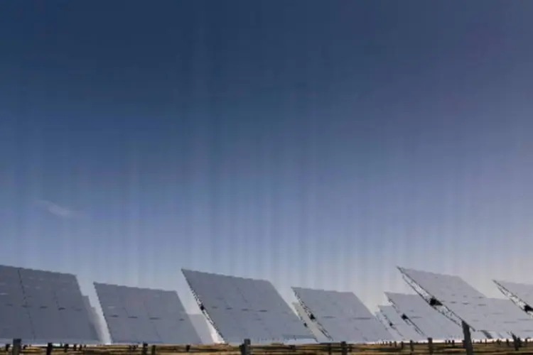Painéis solares da Abengoa: empresa afirmou que a EIG terá uma participação majoritária na nova empresa e consolidará projetos nos Estados Unidos, México, Brasil e Chile (Bloomberg)