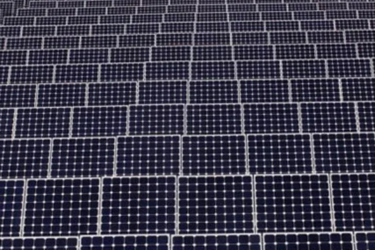 O secretário de Energia, Steven Chu, disse em entrevista coletiva que os painéis serão instalados na residência presidencial (.)