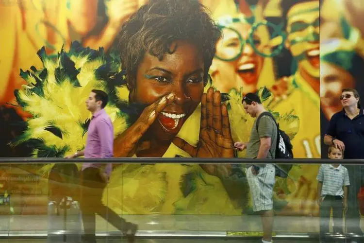 
	Painel da Copa do Mundo no Aeroporto Internacional de Bras&iacute;lia
 (Eddie Keogh/Reuters)