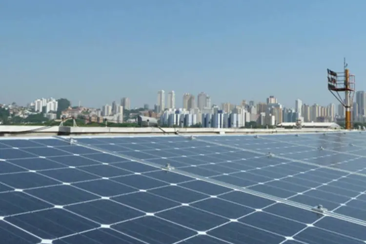
	Placas fotovoltaicas: objetivo &eacute; gerar 3.300 megawatts/hora por ano
 (Divulgação)