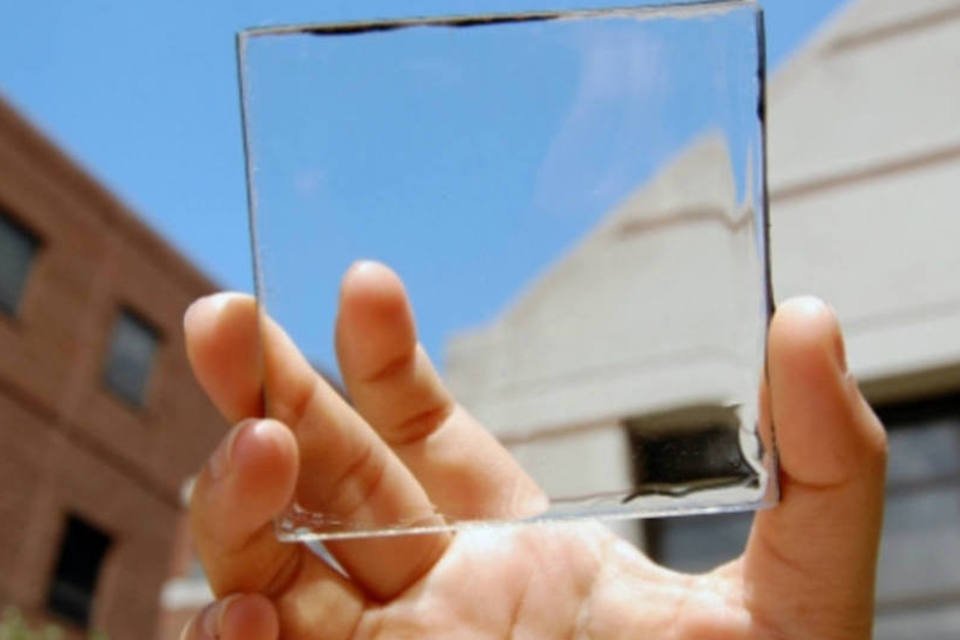 Smartphone pode gerar energia solar com painel transparente