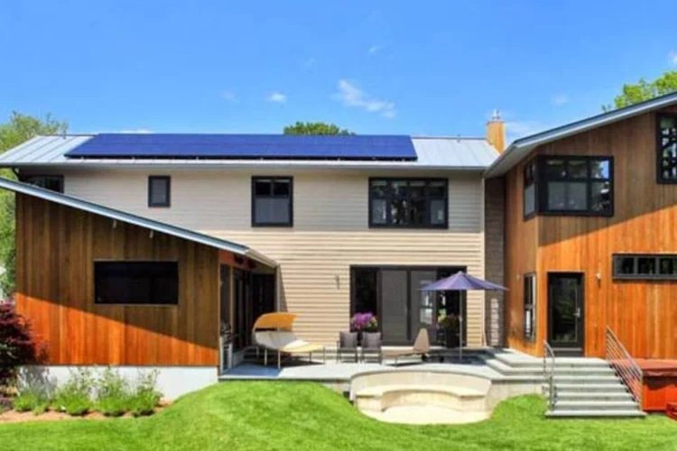 
	Casa solar: Goi&aacute;s, Pernambuco, S&atilde;o Paulo e Minas Gerais, que representam 46% dos consumidores residenciais e comerciais de todo o pa&iacute;s, foram os primeiros a mudarem o sistema de cobran&ccedil;a de impostos sobre as placas solares
 (Divulgação/ Google)